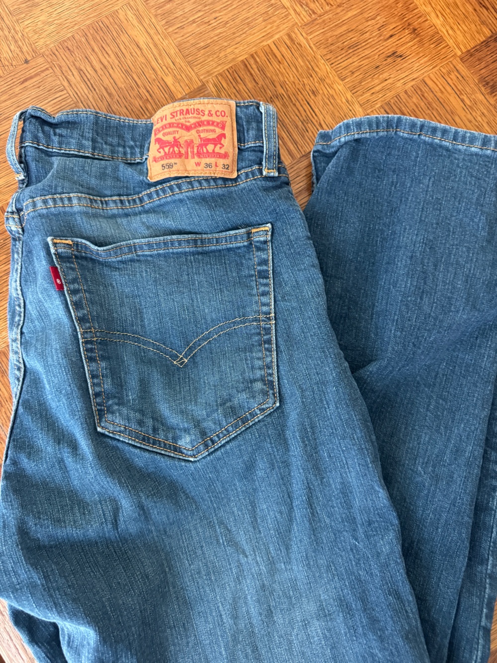 Men’s 559 Levis 36x32 blue jeans